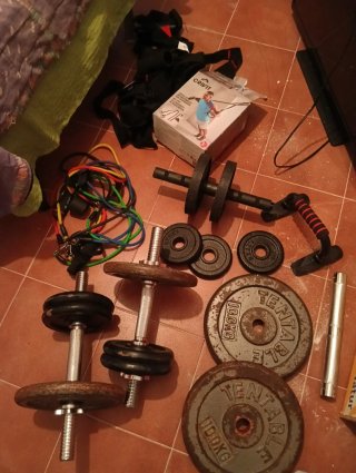 Banco de gimnasio y accesorios