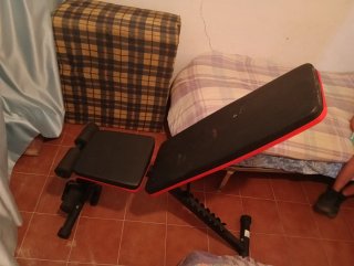 Banco de gimnasio y accesorios