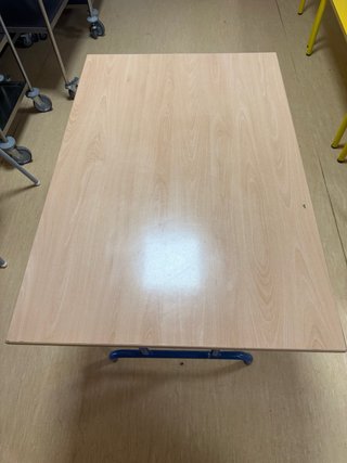 Mesa plegable de madera y metal