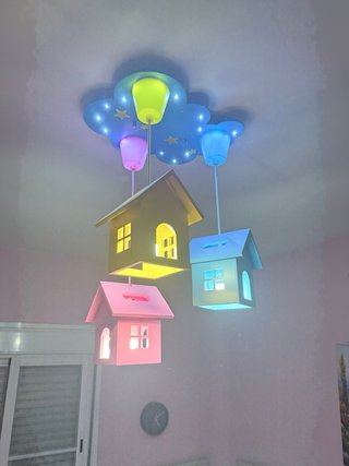 Lámpara infantil casitas de colores