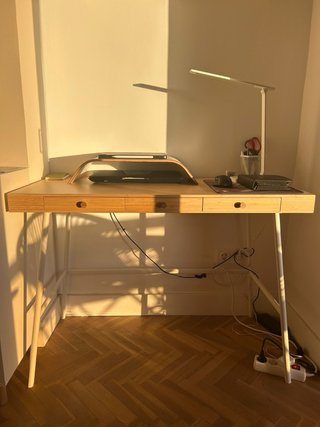 Preciosa Mesa de estudio/cómoda.