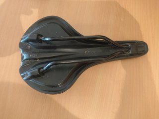 Sillín Liv Upright Mujer Negro