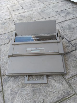 Máquina de escribir Olivetti Lettera E503