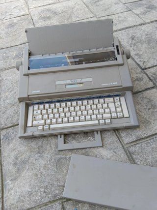 Máquina de escribir Olivetti Lettera E503