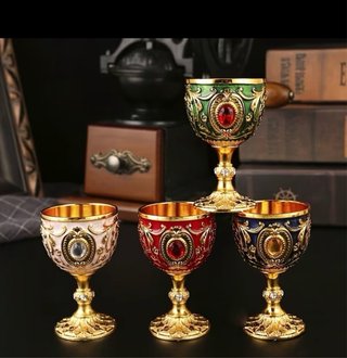 2 Copas Imperiales Doradas con Joya Roja