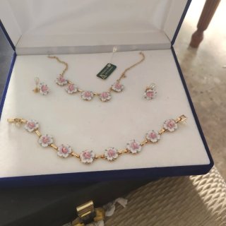 Conjunto de porcelana y metal bañado en oro