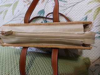 Bolso de mano/bandolera de mimbre,tela y cuero.