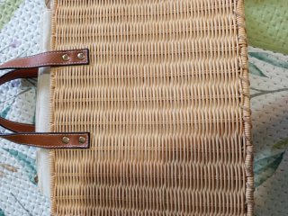 Bolso de mano/bandolera de mimbre,tela y cuero.