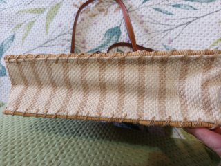 Bolso de mano/bandolera de mimbre,tela y cuero.