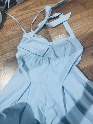 Vestido y zapatos de graduación azul