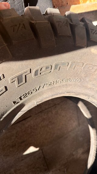BFGoodrich Mud Terrain T/A KM2 265/75R16 Nuevas