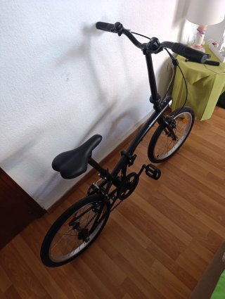 Bicicleta plegable negra sin marchas