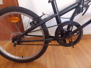 Bicicleta plegable negra sin marchas