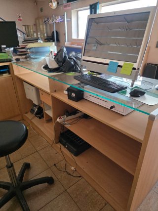 Mostrador de esquina para tienda