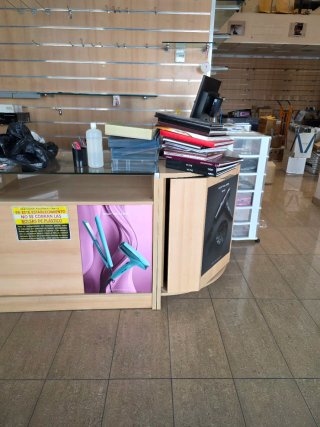 Mostrador de esquina para tienda