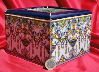 BELLISSIMO PORTA VASELLA CON PIASTRELLE DI MANISES - ANGELI