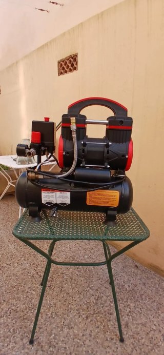 Compresor de aire silencioso 8L como nuevo