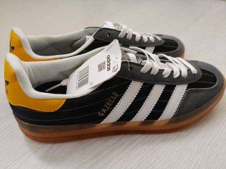 Zapatillas Adidas Negras y Grises