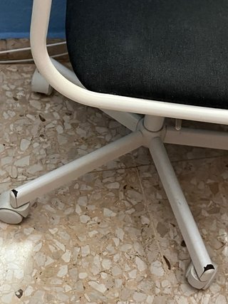 Silla de escritorio Ikea negra y blanca