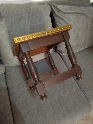 Mesa auxiliar madera y metal dorada