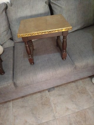 Mesa auxiliar madera y metal dorada