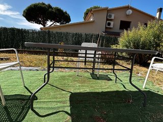 Tavolo da giardino in vetro e metallo