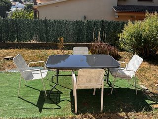 Tavolo da giardino in vetro e metallo