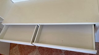Escritorio blanco con almacenaje