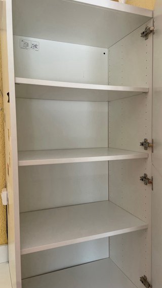 Escritorio blanco con almacenaje