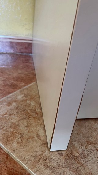 Escritorio blanco con almacenaje