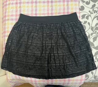 Minifalda de encaje.