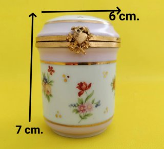 Caja joyero vintage con flores doradas