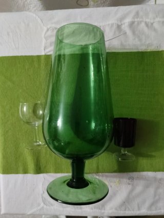 Jarrón grande de cristal verde