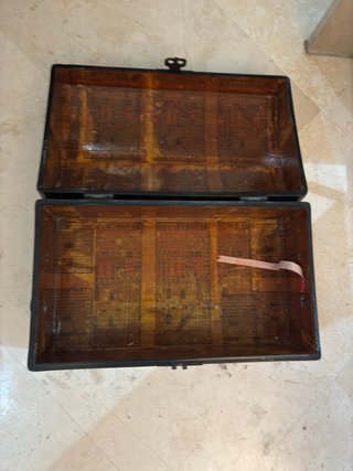 Arcón de madera negro con nacar