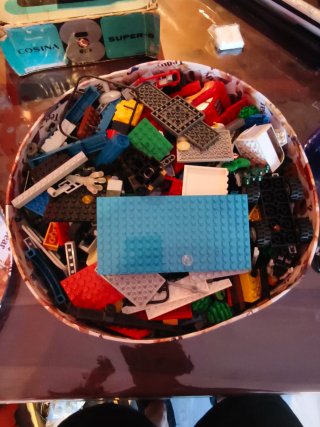 Scatola di pezzi LEGO sfusi