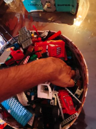 Scatola di pezzi LEGO sfusi
