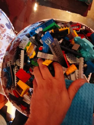 Scatola di pezzi LEGO sfusi