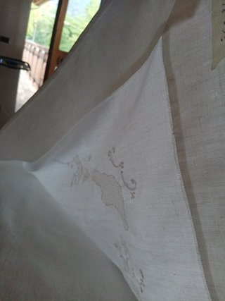Lenzuola di lino ricamate