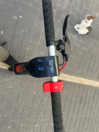 Patinete eléctrico gris