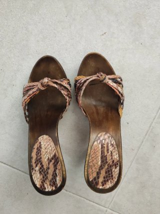 Sandalias de tacón de madera multicolor