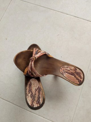Sandalias de tacón de madera multicolor