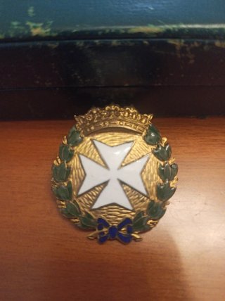 Insignia Cruz de Malta esmaltada antigua