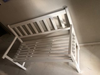 Banco de madera blanco, la marca no la recuerdo.