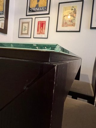 Mesa de comedor grande de cristal y madera
