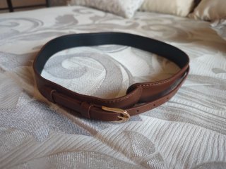 Cintura marrone da donna con fibbia dorata