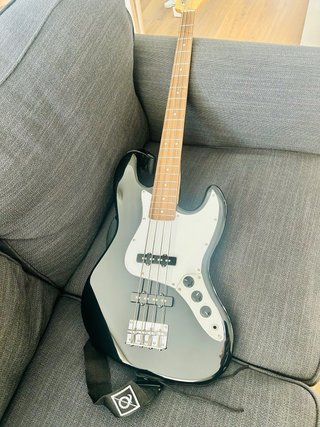 Bajo Eléctrico OCAN Negro y blanco