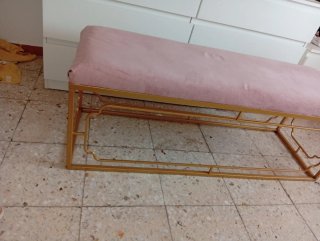 Taburete de tela rosa