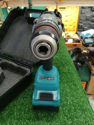 Trapano avvitatore e percussioni Li-Ion Makota