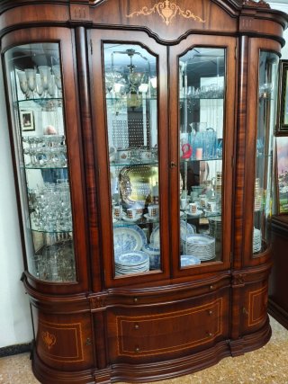 Vitrina de comedor de madera y cristal