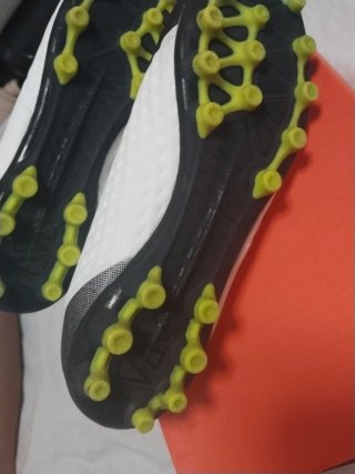 Zapatillas Fútbol Talla 42 Blancas y Negras